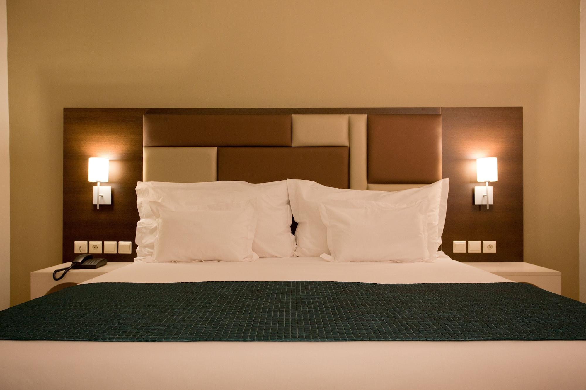 Tui Suneo Kenzi Europa Agadir Bagian luar foto A bed with a headboard