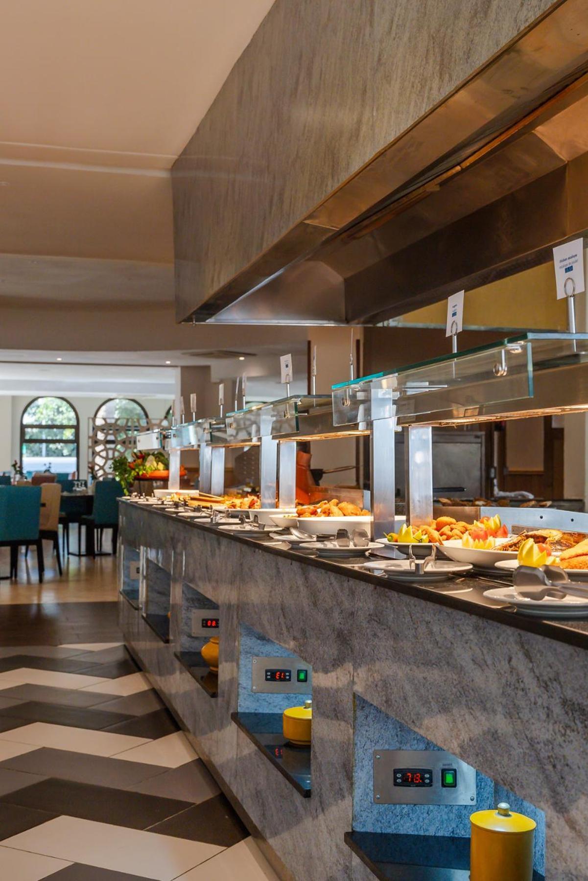 Tui Suneo Kenzi Europa Agadir Bagian luar foto A buffet at a hotel