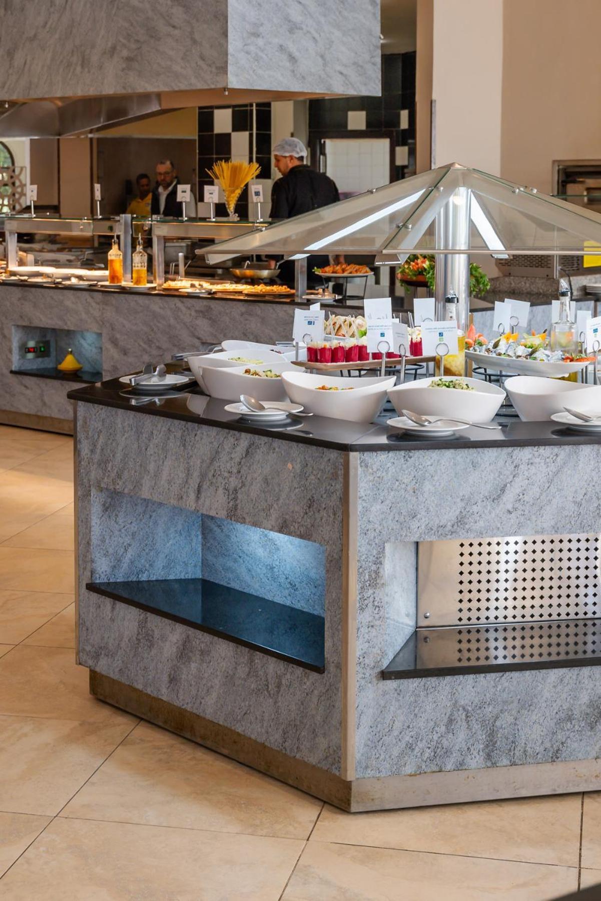 Tui Suneo Kenzi Europa Agadir Bagian luar foto A salad bar