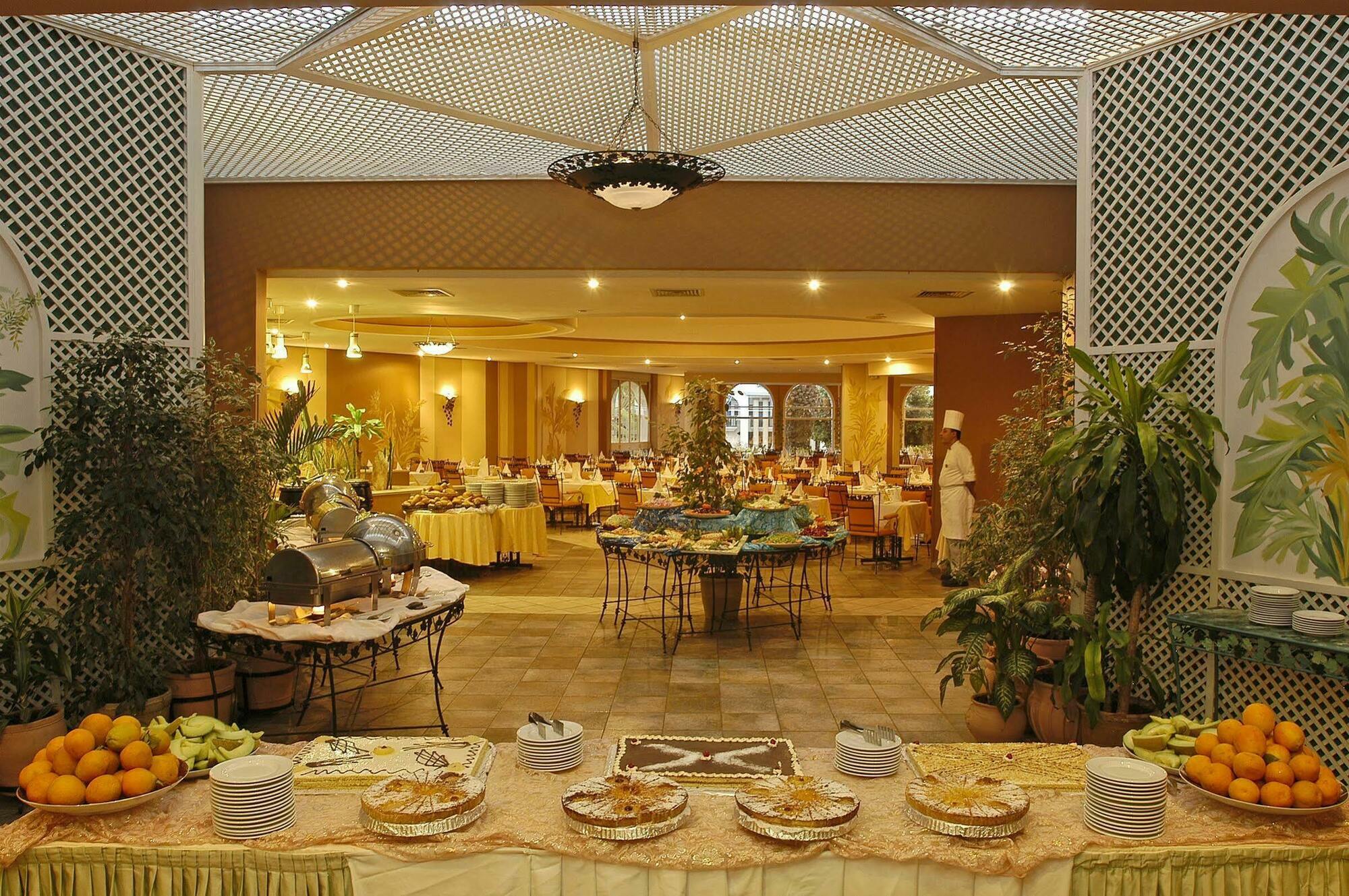 Tui Suneo Kenzi Europa Agadir Bagian luar foto The restaurant at the hotel
